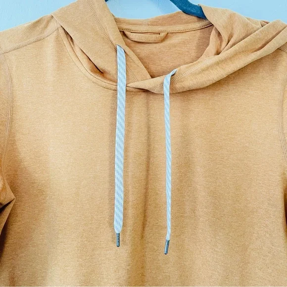 Vuori Halo Essential Hoodie - Picture 4 of 8